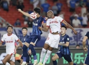 开云官网-彼辛格主场遭遇不胜，保级艰难