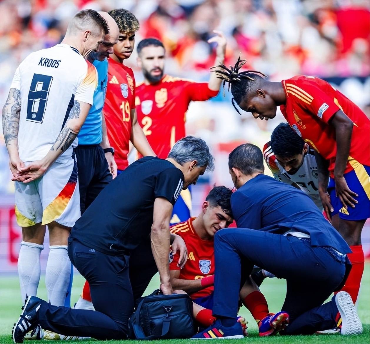 包含英格兰血洗法国，托雷斯关键制胜的词条