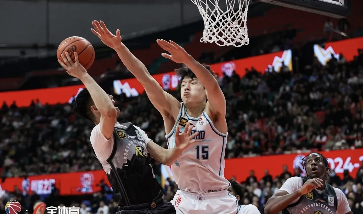 中国男篮险胜雄鹿B队，锡安制霸全场的简单介绍