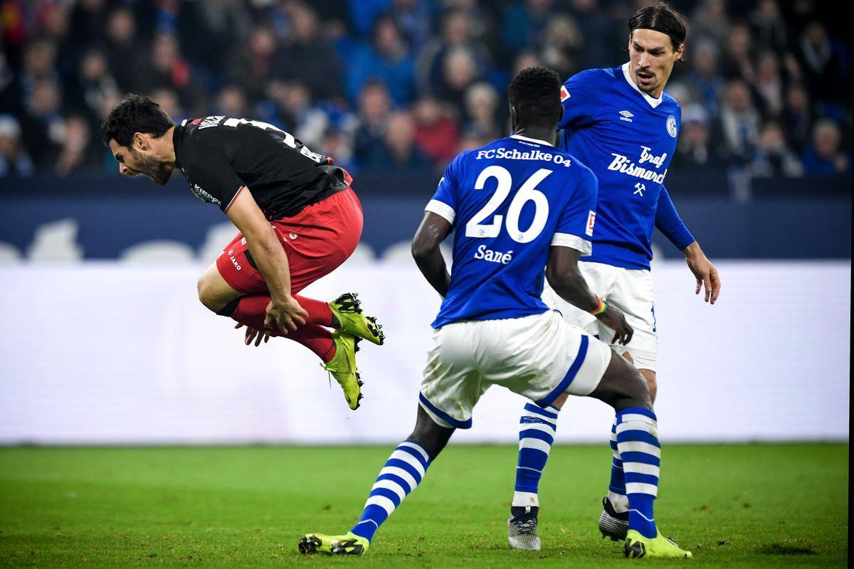 包含沙尔克04后卫连续场均两次破门,表现抢眼的词条 包含沙尔克04后卫连续场均两次破门,表现抢眼的词条