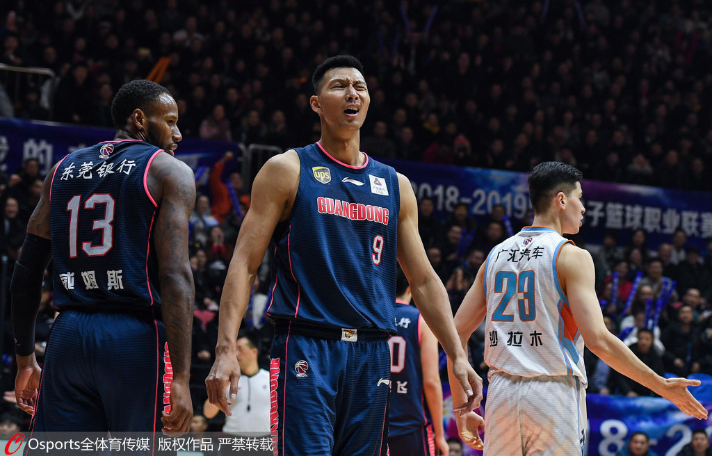 全明星之争：易建联与亚当斯的对决成焦点