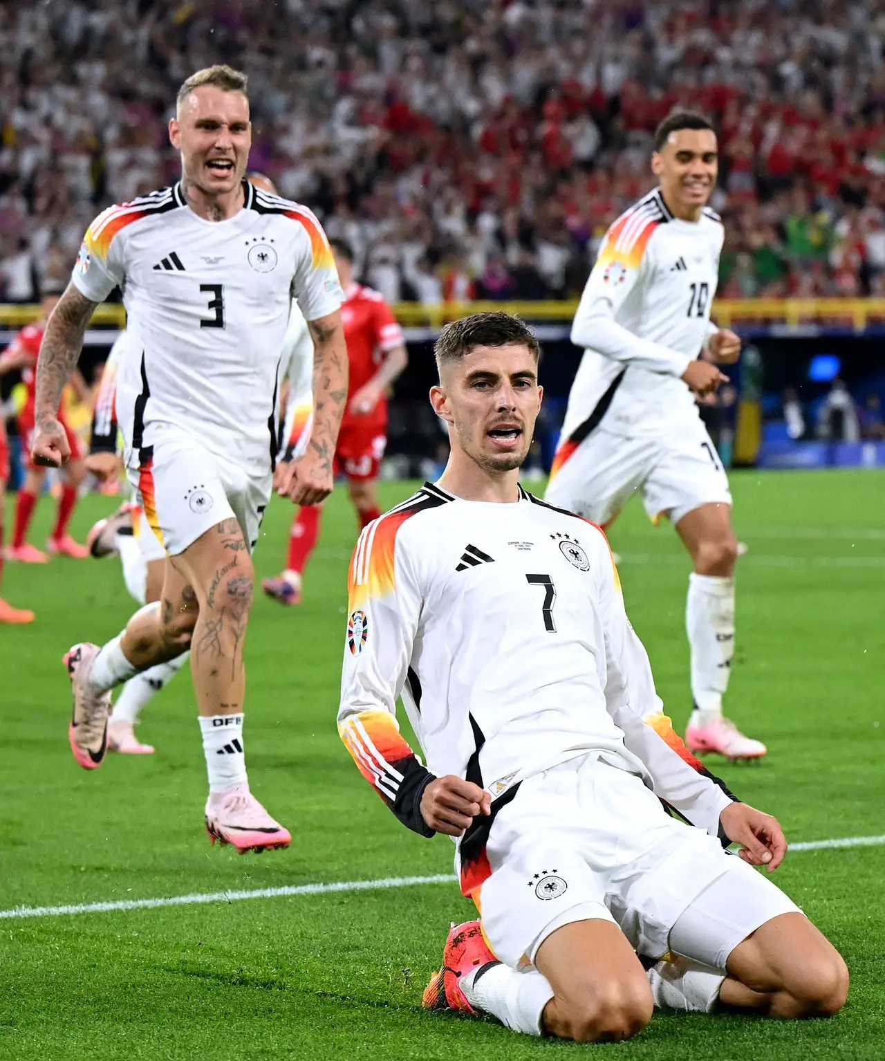 瑞士队在欧洲杯预选赛中击败对手，迈向胜利！的简单介绍