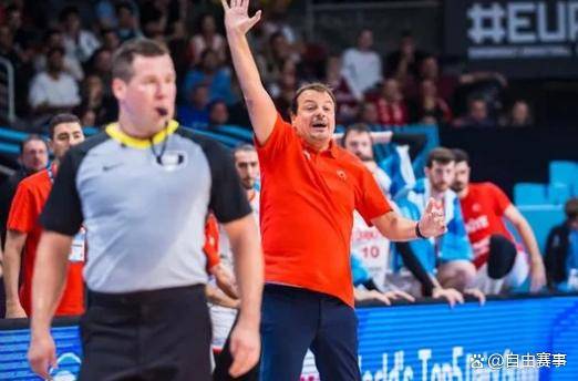 狼队主帅怒指责裁判判罚，球队心情低落