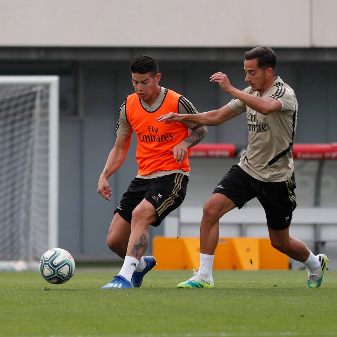 包含雷恩足球俱乐部全队集结备战下一场比赛的词条