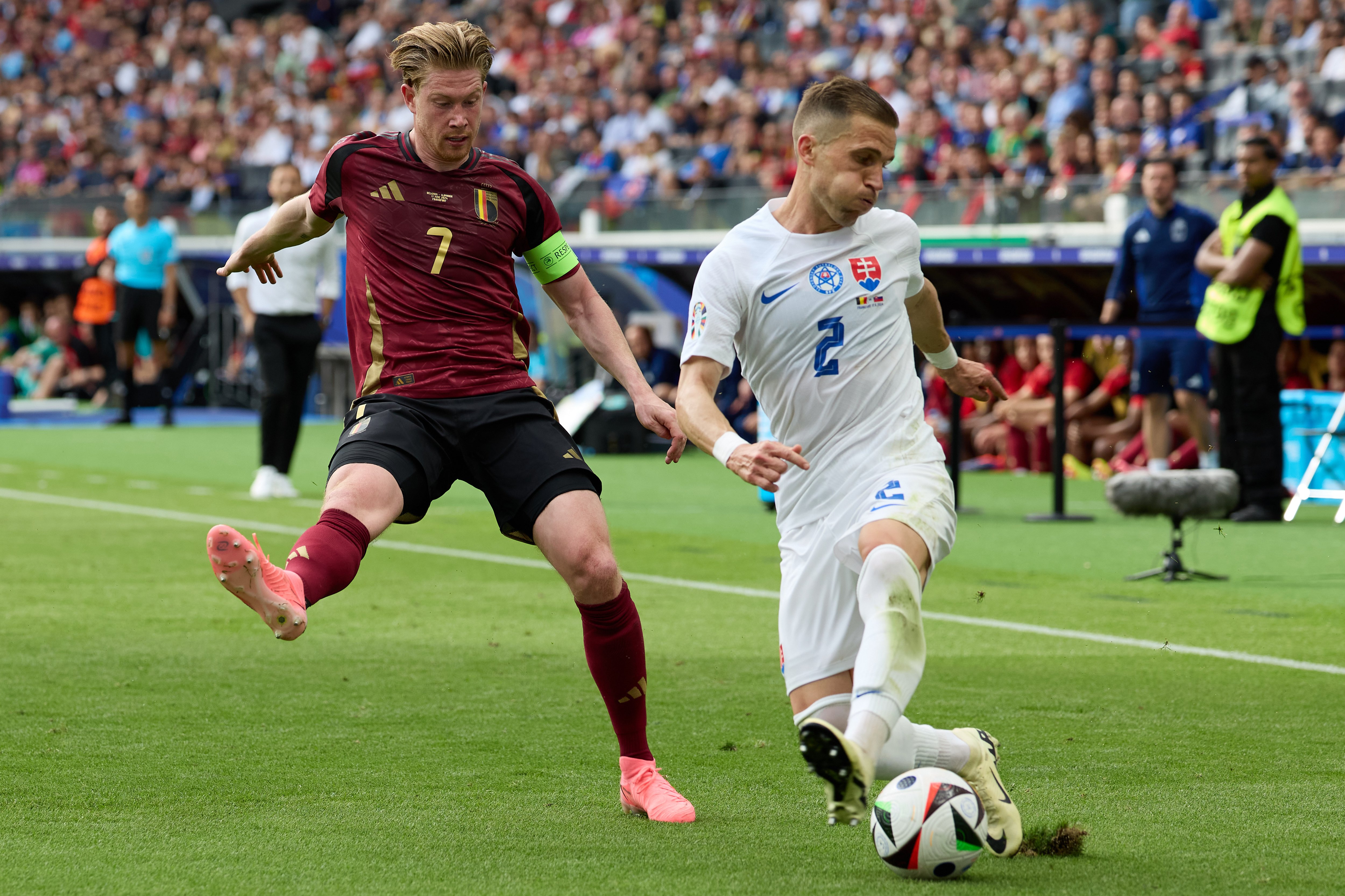 欧锦赛资格赛比拼激烈，胜负难分的简单介绍