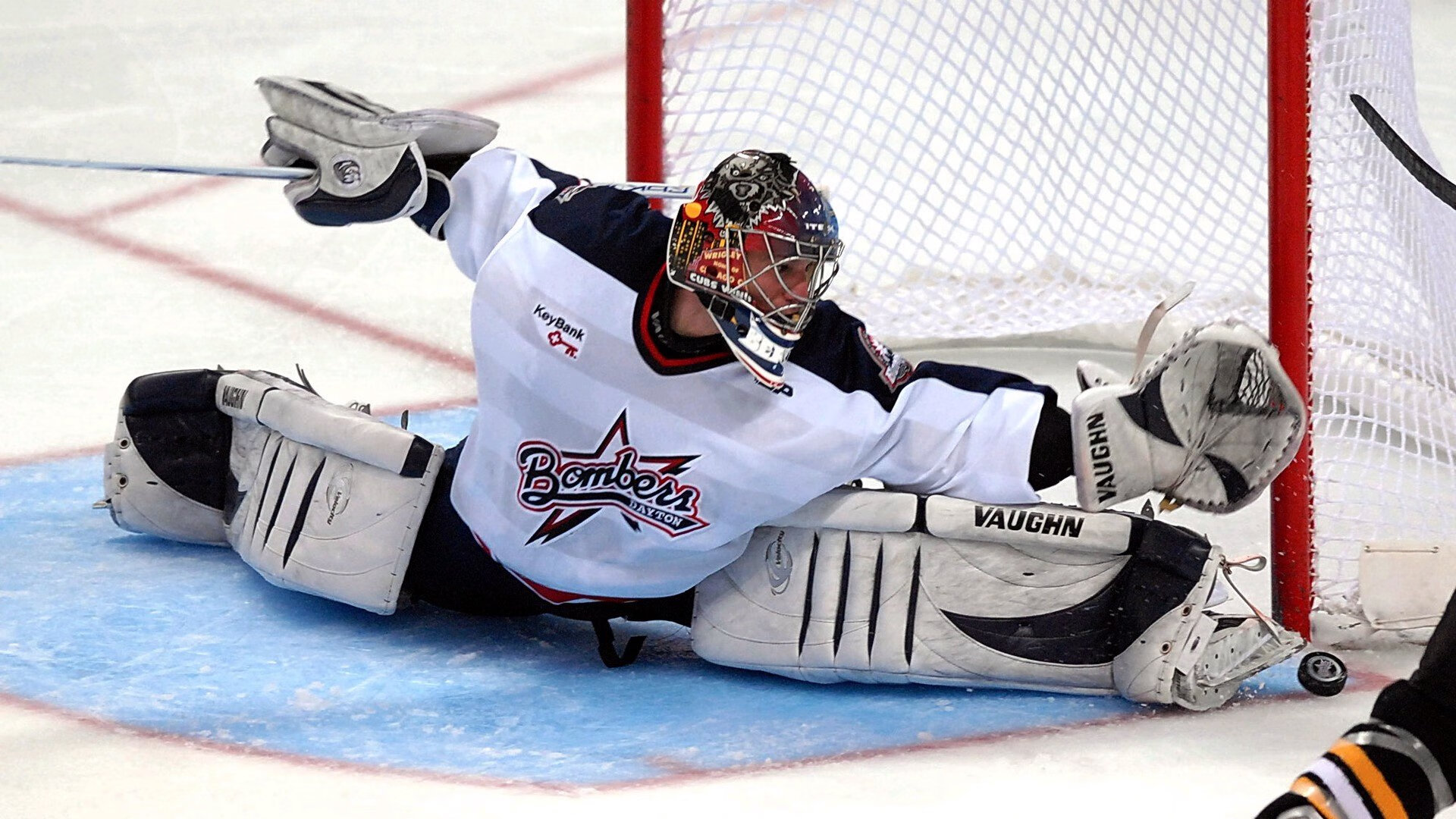 利拉德进攻端无人可挡,热火速胜深圳队,一场跨越篮球世界的对话