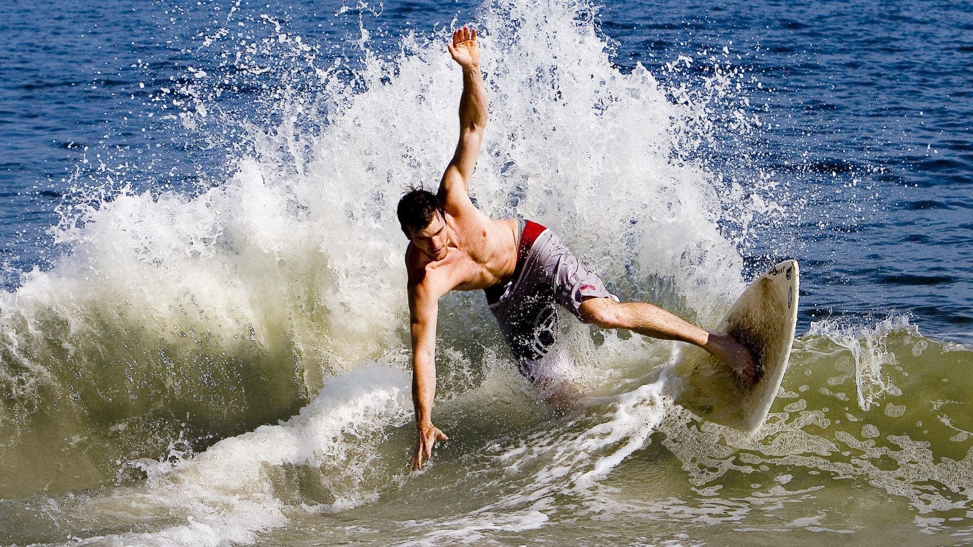 西甲国家德比之夜，库尔图瓦的叹息之墙