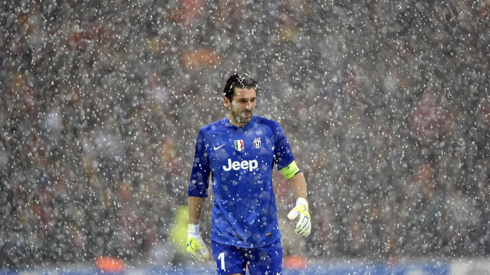 绿茵场上的双重奏，拉什福德爆发引领曼联，巴拉圭铁蹄踏平喀麦隆